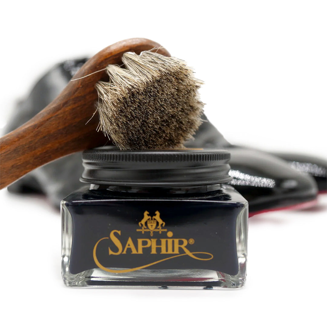 Application brush with horsehair
