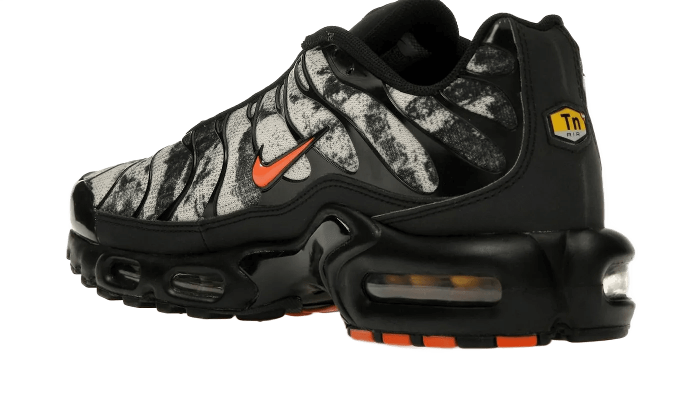 Air Max Plus Camo Black Safety Orange - FV6913-001